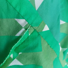 Laden Sie das Bild in den Galerie-Viewer, 1950s 1960s - Gorgeous Green Textured Nylon Dress - W28 (72cm)
