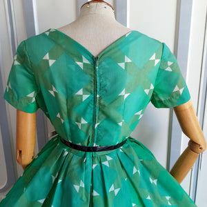 1950s 1960s - Gorgeous Green Textured Nylon Dress - W28 (72cm)