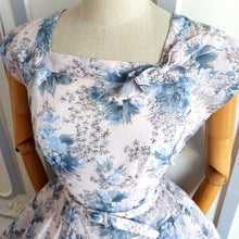 Load image into Gallery viewer, 1940s 1950s - Adorable Pink Pale Floral Belted Dress - W29 (74cm)
