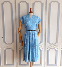 Load image into Gallery viewer, 1940s - Precious Floral Print Rayon Dress - W27.5/28 (70/72cm)
