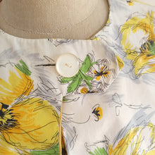 Laden Sie das Bild in den Galerie-Viewer, 1950s 1960s - Stunning Yellow Flowers Bolero Dress - W28 (72cm)
