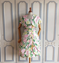 Laden Sie das Bild in den Galerie-Viewer, 1950s 1960s - Stunning Cocktail Floral Bolero Dress - W30 (76cm)

