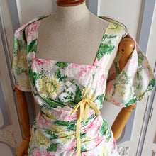 Laden Sie das Bild in den Galerie-Viewer, 1950s 1960s - Stunning Cocktail Floral Bolero Dress - W30 (76cm)
