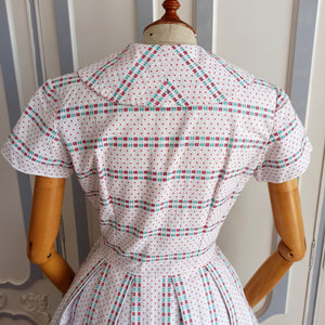 1950s - Gorgeous Floral Embroidery Cotton Dress - W28 (72cm)