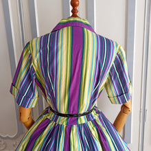 Laden Sie das Bild in den Galerie-Viewer, 1950s - Stunning Rainbow Purple Stripes Shirt Dress - W30 (76cm)
