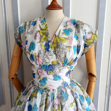Charger l&#39;image dans la galerie, 1940s 1950s - Provawear, UK - Adorable Pastel Floral Dress - W32 (82cm)
