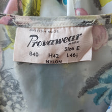 Laden Sie das Bild in den Galerie-Viewer, 1940s 1950s - Provawear, UK - Adorable Pastel Floral Dress - W32 (82cm)
