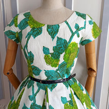 Load image into Gallery viewer, 1950s 1960s - Stunning Hydrangeas Print Dress - W27 (68cm)
