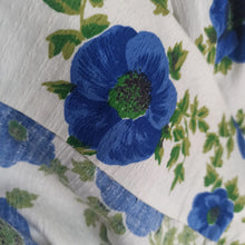 Laden Sie das Bild in den Galerie-Viewer, 1950s 1960s - JAGUY, France - Stunning Blue Flowers Print Dress - W26 (66cm)
