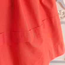 Charger l&#39;image dans la galerie, 1950s - PARIS - Gorgeous Orange Red Cotton Dress - W28 (72cm)
